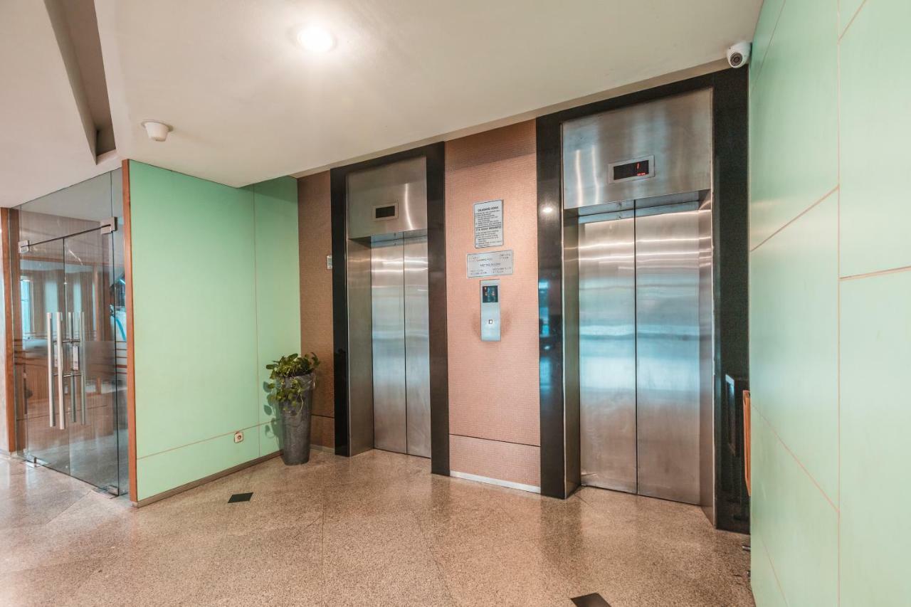 Oyo 1475 Alia Matraman Syariah Near Rs Premier Jatinergara Hotel Джакарта Екстериор снимка