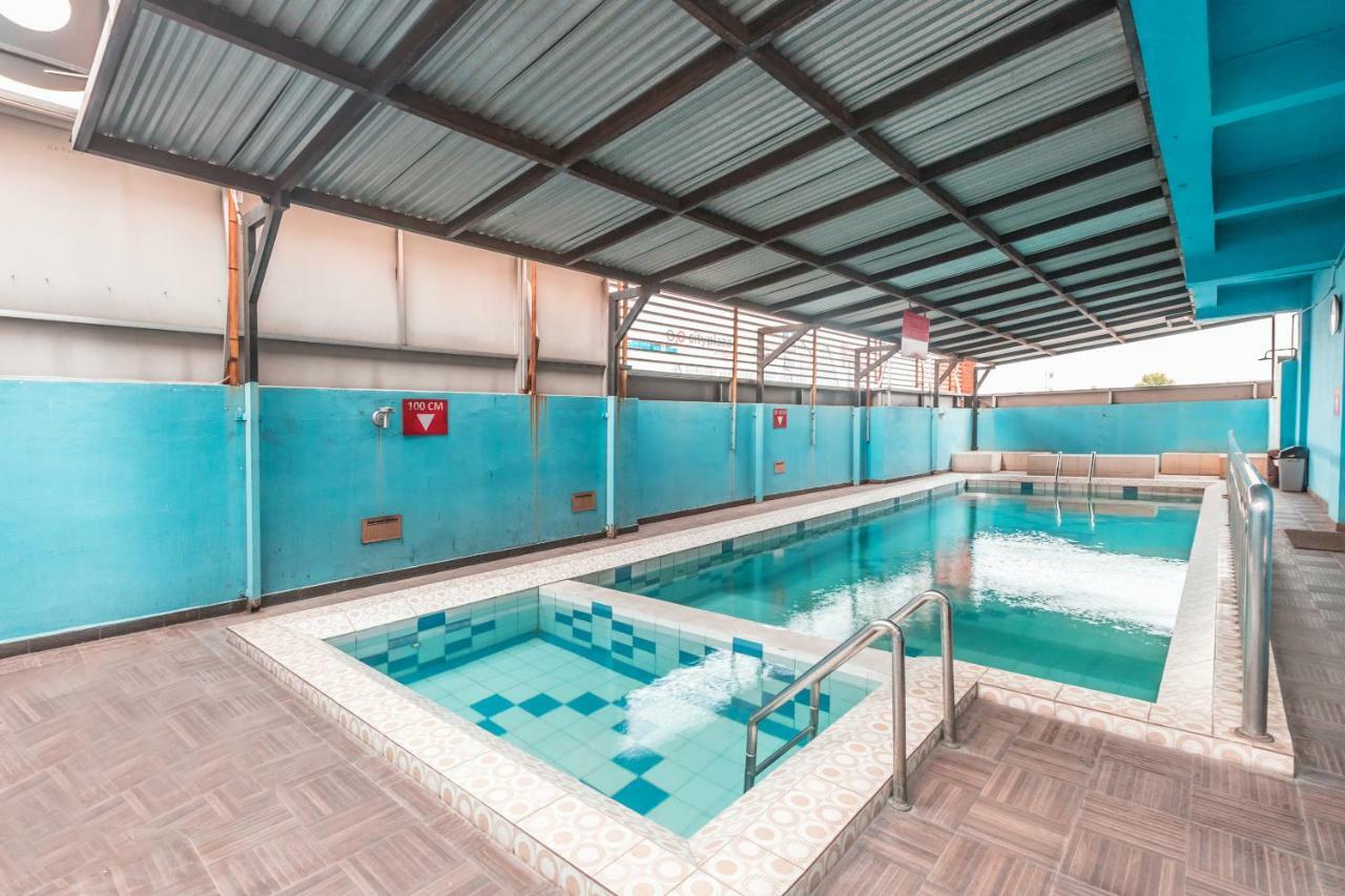 Oyo 1475 Alia Matraman Syariah Near Rs Premier Jatinergara Hotel Джакарта Екстериор снимка