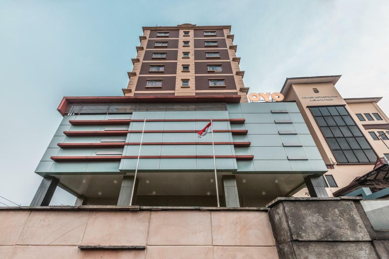 Oyo 1475 Alia Matraman Syariah Near Rs Premier Jatinergara Hotel Джакарта Екстериор снимка