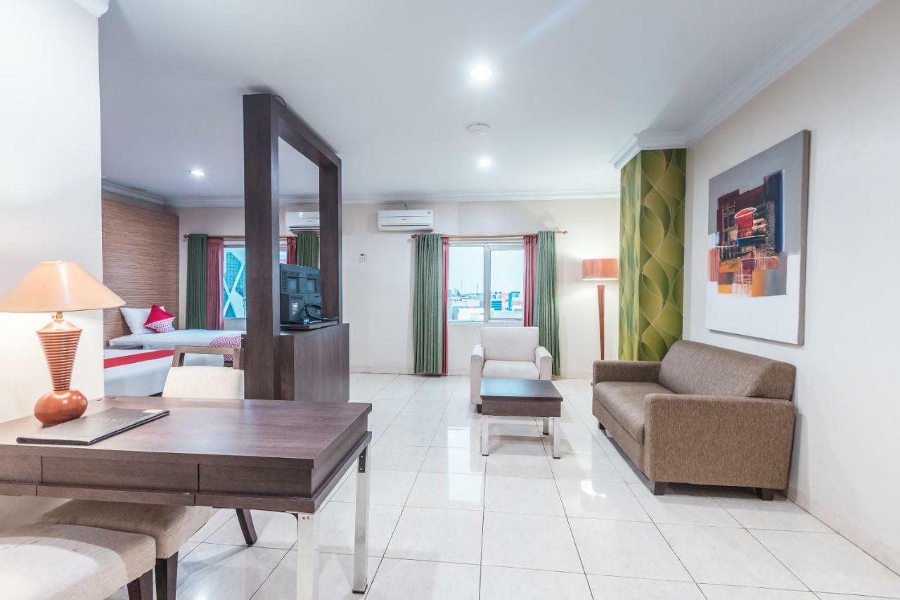 Oyo 1475 Alia Matraman Syariah Near Rs Premier Jatinergara Hotel Джакарта Екстериор снимка