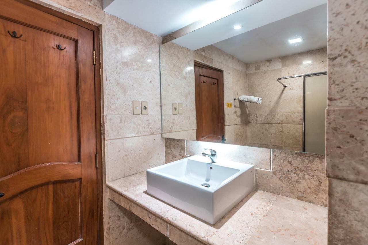 Oyo 1475 Alia Matraman Syariah Near Rs Premier Jatinergara Hotel Джакарта Екстериор снимка