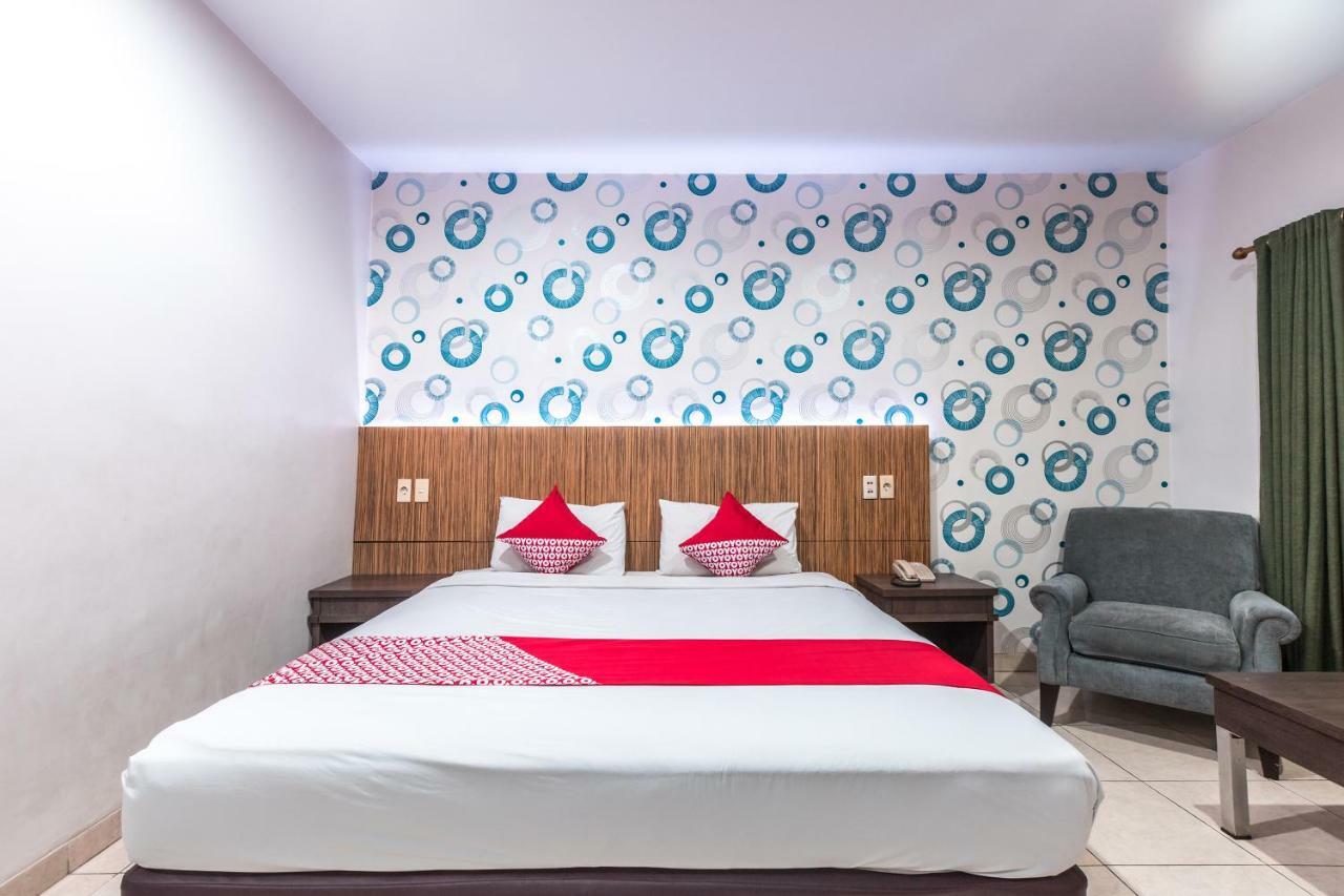 Oyo 1475 Alia Matraman Syariah Near Rs Premier Jatinergara Hotel Джакарта Екстериор снимка