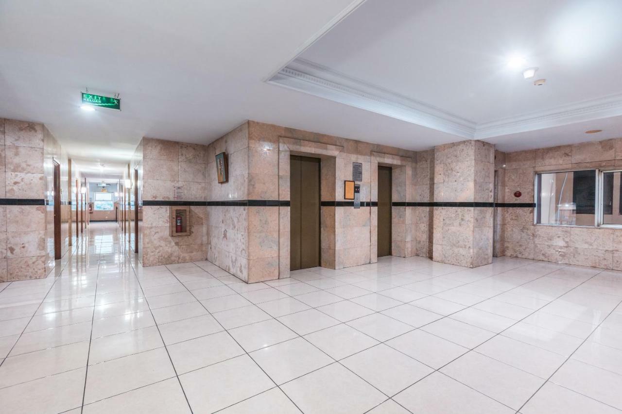 Oyo 1475 Alia Matraman Syariah Near Rs Premier Jatinergara Hotel Джакарта Екстериор снимка