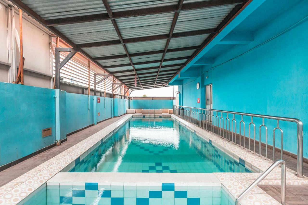 Oyo 1475 Alia Matraman Syariah Near Rs Premier Jatinergara Hotel Джакарта Екстериор снимка