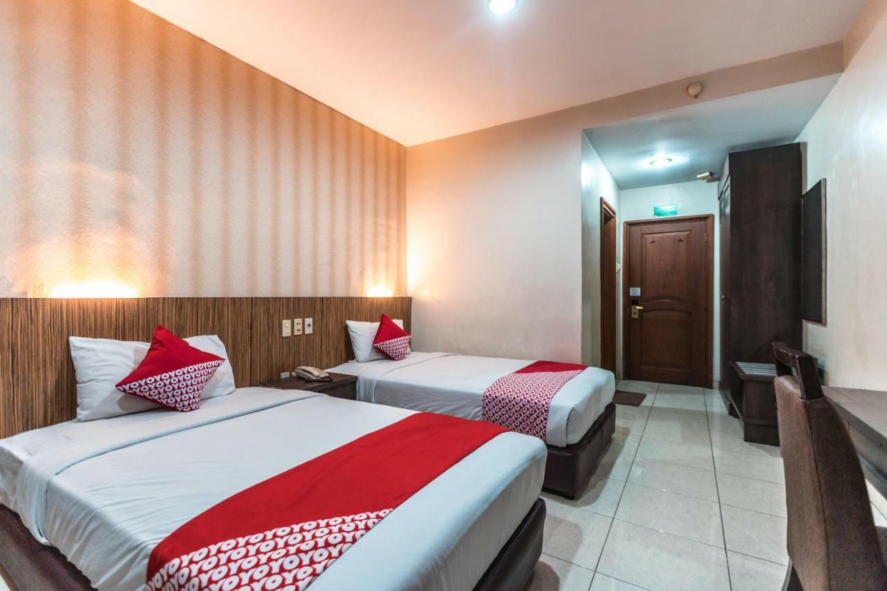 Oyo 1475 Alia Matraman Syariah Near Rs Premier Jatinergara Hotel Джакарта Екстериор снимка