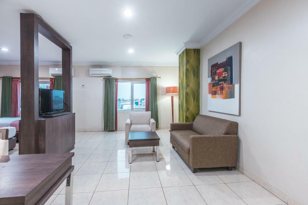 Oyo 1475 Alia Matraman Syariah Near Rs Premier Jatinergara Hotel Джакарта Екстериор снимка