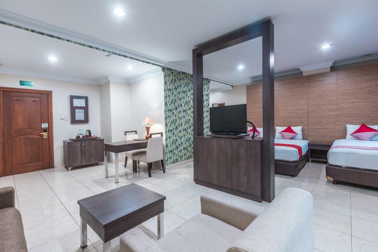 Oyo 1475 Alia Matraman Syariah Near Rs Premier Jatinergara Hotel Джакарта Екстериор снимка